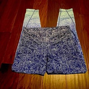 Vineyard, vines performance  leggings size small